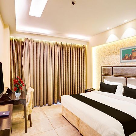 Super Townhouse Pitampura West Enclave Hotell Delhi  Eksteriør bilde