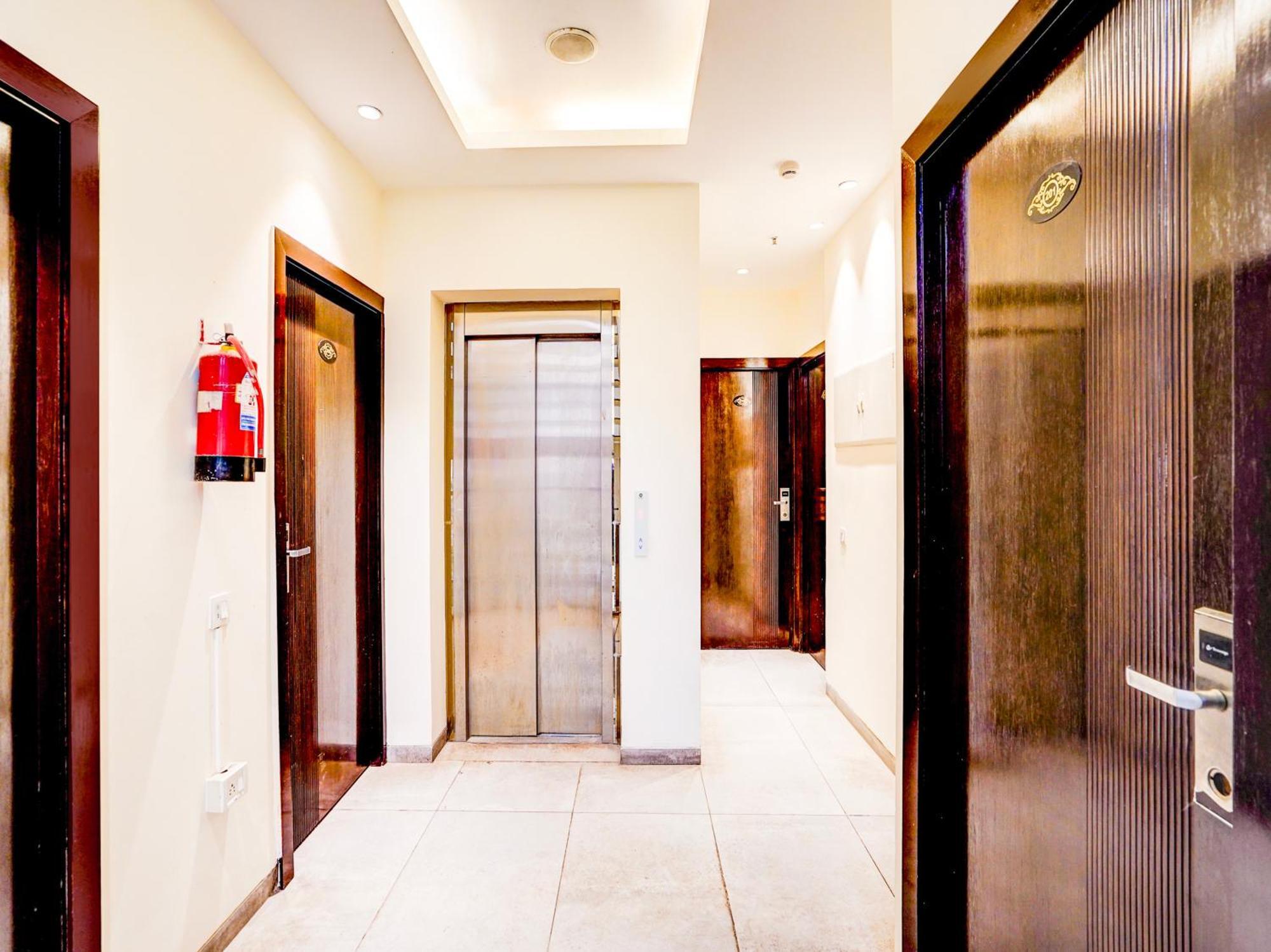 Super Townhouse Pitampura West Enclave Hotell Delhi  Eksteriør bilde