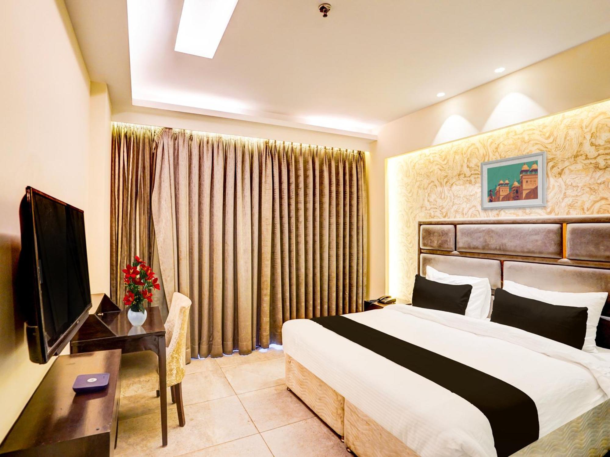 Super Townhouse Pitampura West Enclave Hotell Delhi  Eksteriør bilde