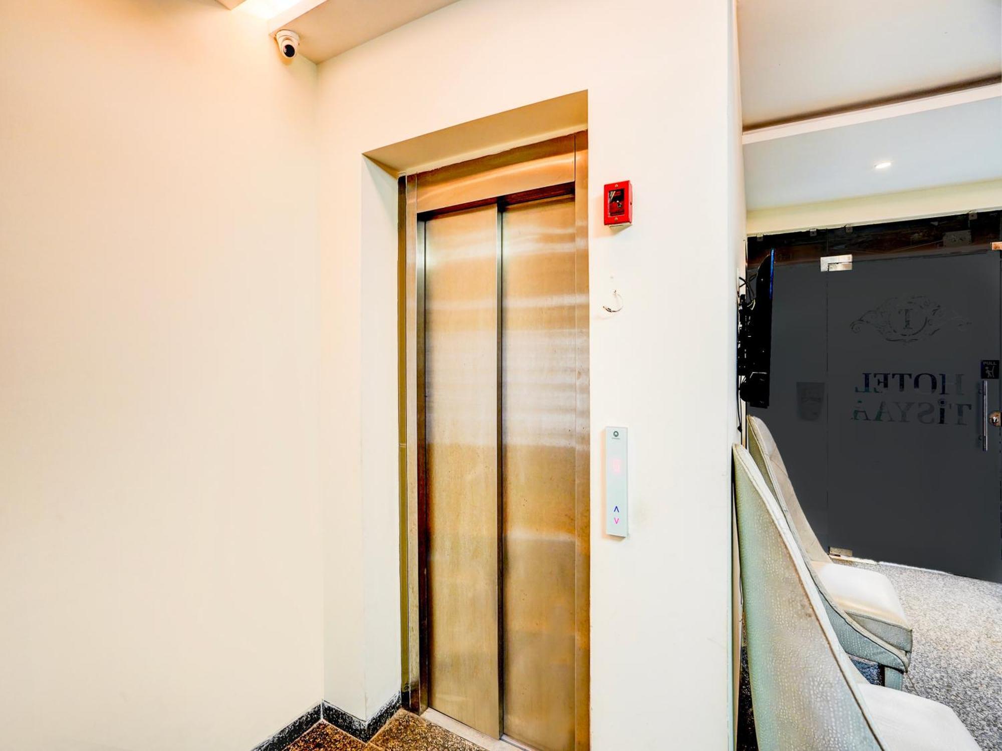 Super Townhouse Pitampura West Enclave Hotell Delhi  Eksteriør bilde