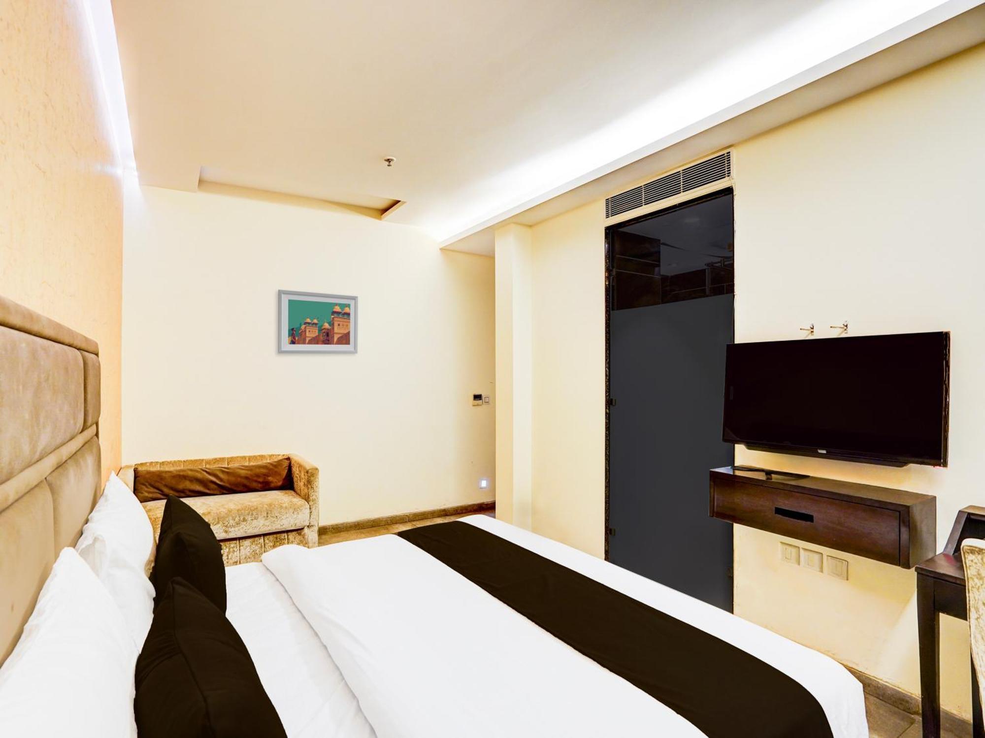 Super Townhouse Pitampura West Enclave Hotell Delhi  Eksteriør bilde