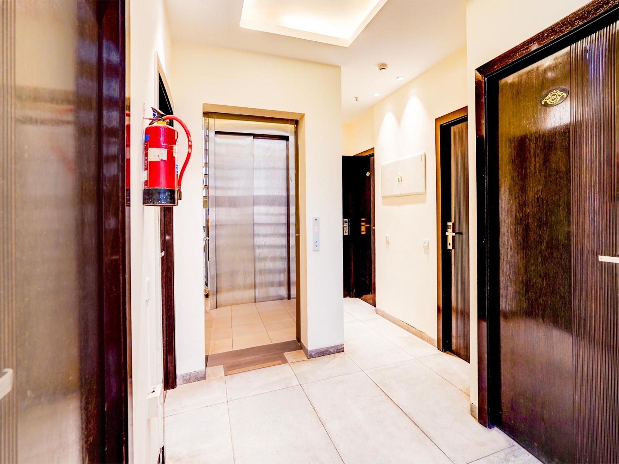 Super Townhouse Pitampura West Enclave Hotell Delhi  Eksteriør bilde