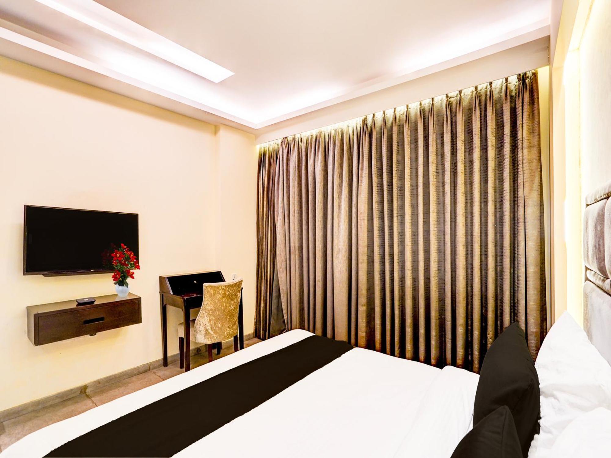 Super Townhouse Pitampura West Enclave Hotell Delhi  Eksteriør bilde