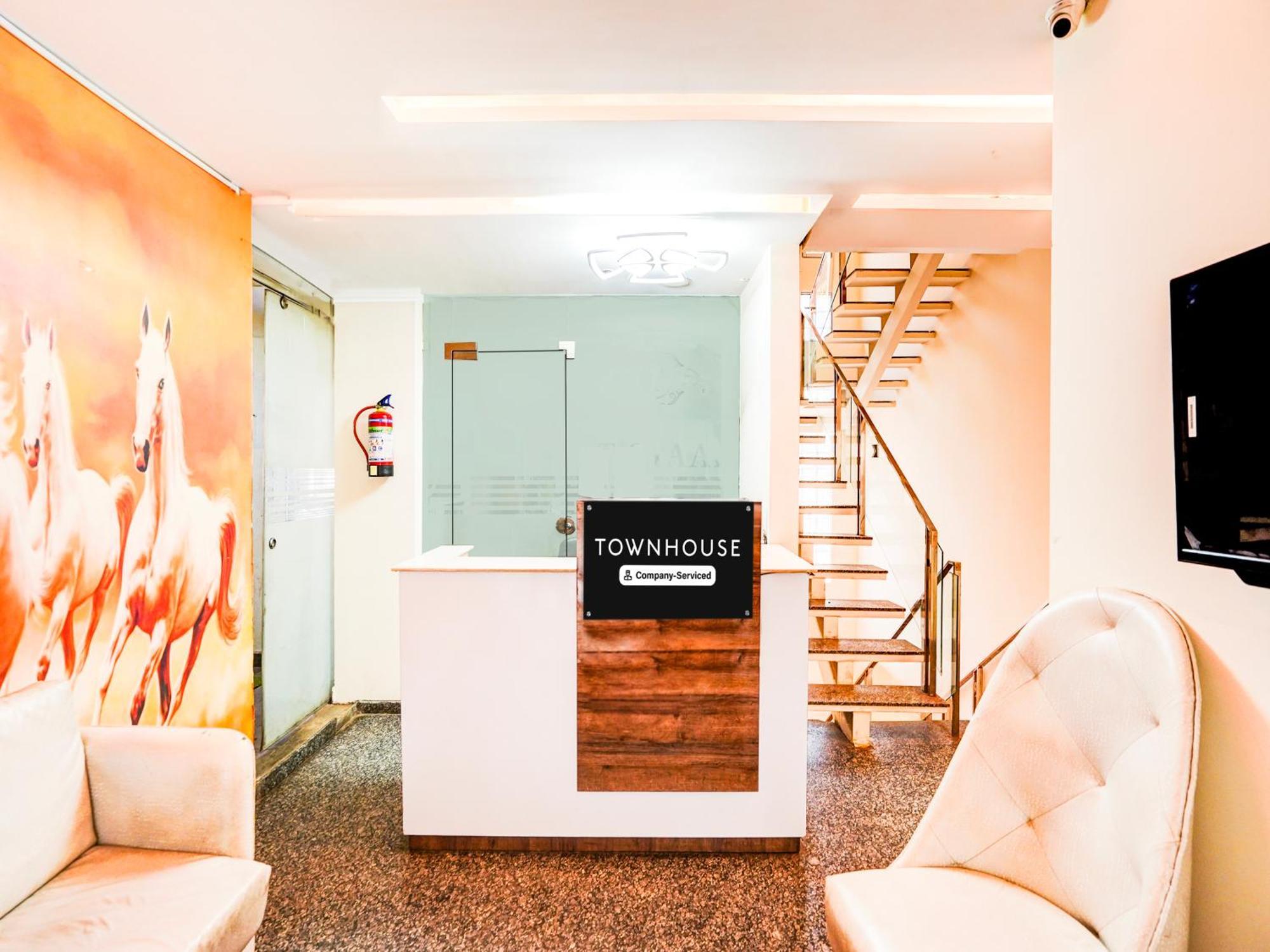 Super Townhouse Pitampura West Enclave Hotell Delhi  Eksteriør bilde