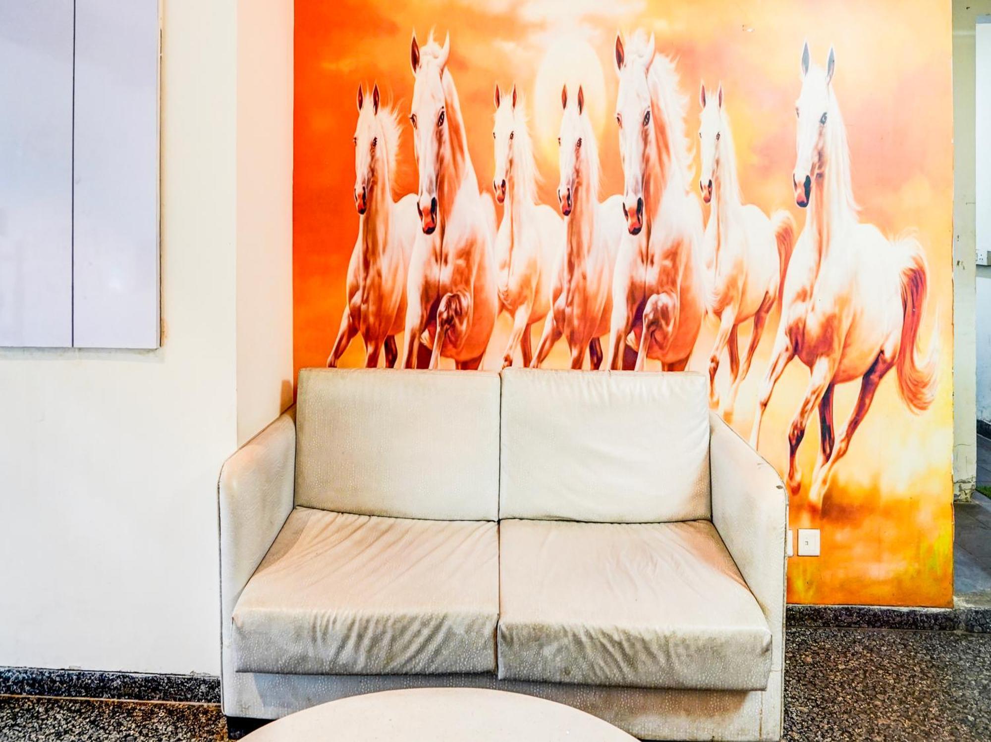 Super Townhouse Pitampura West Enclave Hotell Delhi  Eksteriør bilde