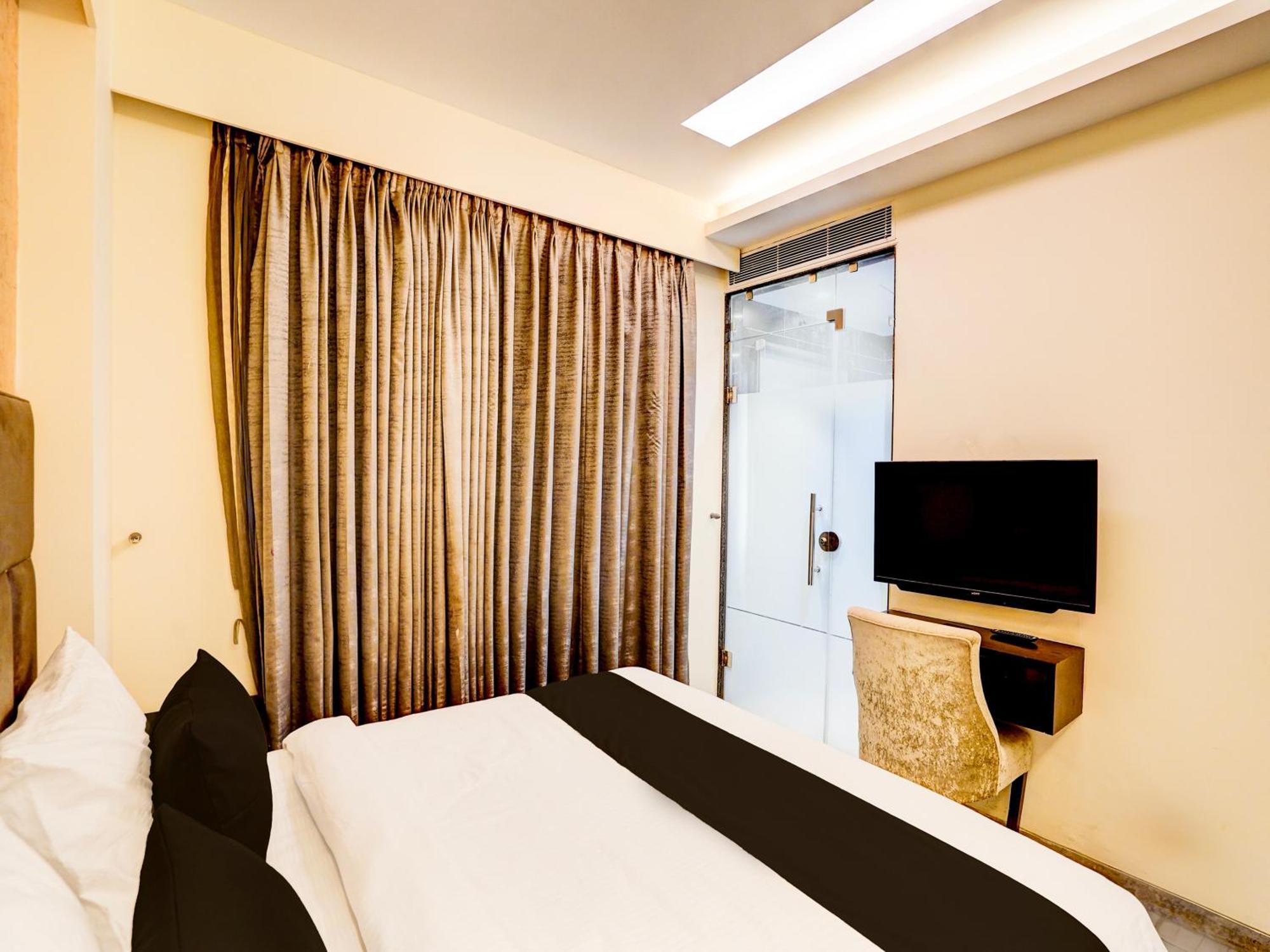 Super Townhouse Pitampura West Enclave Hotell Delhi  Eksteriør bilde