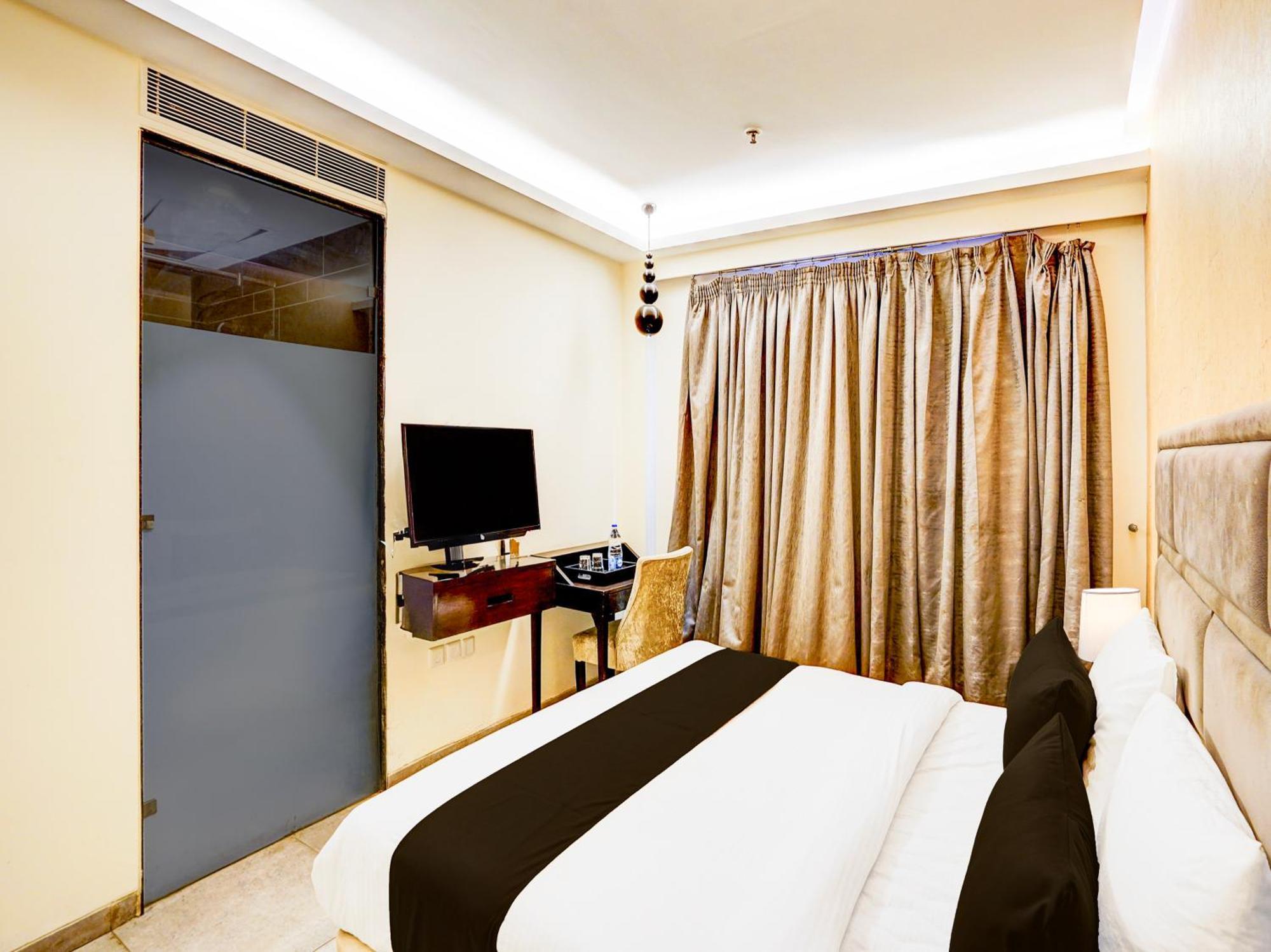 Super Townhouse Pitampura West Enclave Hotell Delhi  Eksteriør bilde