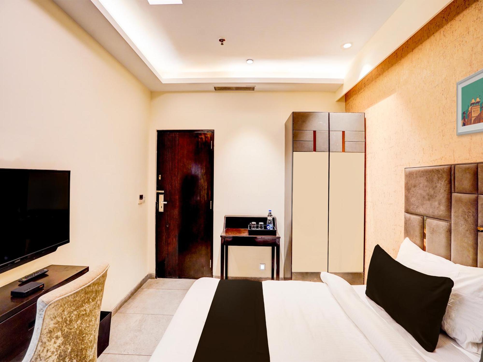 Super Townhouse Pitampura West Enclave Hotell Delhi  Eksteriør bilde